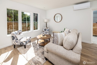 12031 40th Ave NE unit B, Seattle, WA 98125 - photo 3