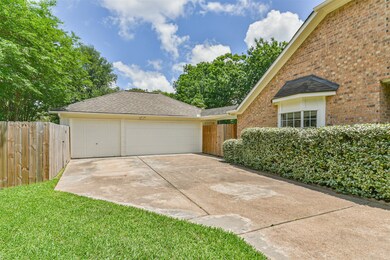 1307 Merriewood Dr, Friendswood, TX 77546 - photo 4
