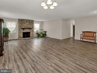 12325 Shadetree Ln, Laurel, MD 20708 - photo 7