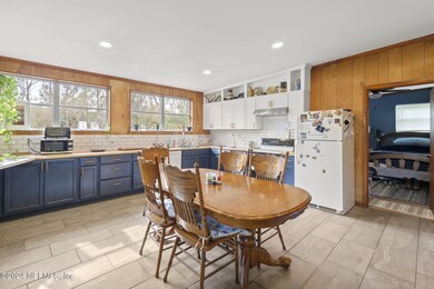 5904 Blackthorn Rd, Jacksonville, FL 32244 - photo 2