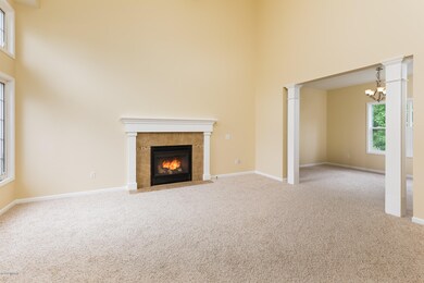 2237 Beatrice Dr NE unit 10, Grand Rapids, MI 49505 - photo 2