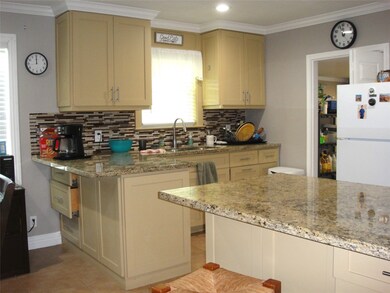 402 Twin Oaks St, Houston, TX 77076 - photo 6