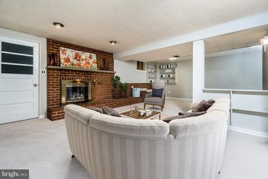 203 James Dr SW, Vienna, VA 22180 - photo 3