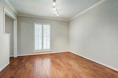 13738 Kingsride Ln, Houston, TX 77079 - photo 2