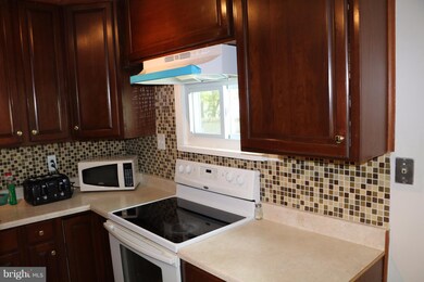 115 N Cypress Rd, Sterling, VA 20164 - photo 4