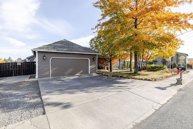 33-web-or-mls-940 NE Purcell Blvd-33