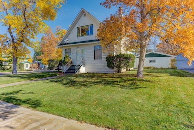 View of front of property featuring a front lawn