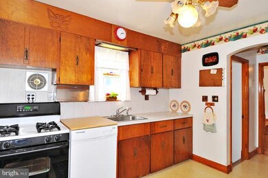 1253 Elm Rd, Halethorpe, MD 21227 - photo 5