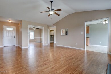 104 Farmington Dr Richlands NC-large-004