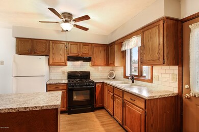 683 Gardenview Dr SW unit 81, Byron Center, MI 49315 - photo 4
