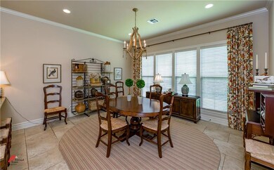 SPACIOUS casual dining off the kitchen!  Room to r