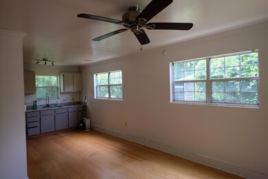 737 York Street-10