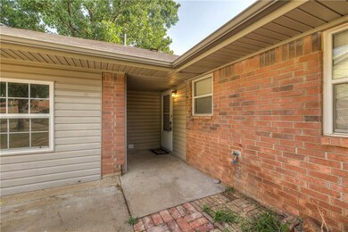 2304 E 10th St, Shawnee, OK 74801 - photo 3