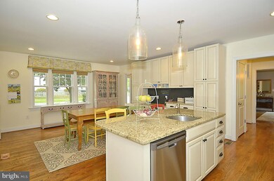 10703 Lexington St, Kensington, MD 20895 - photo 3