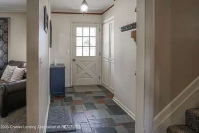 1433 Maycroft Rd, Lansing, MI 48917 - photo 4