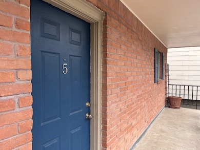 Front door of facing S, the unit is on the second
