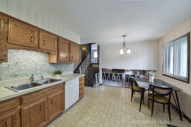 239 Bay Colony Dr, Naperville, IL 60565 - photo 5