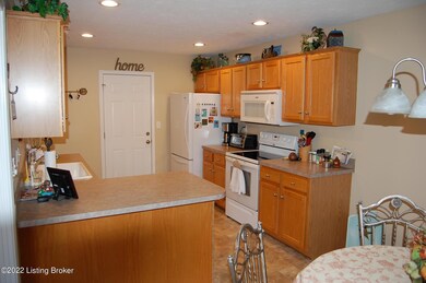 680 Helmwood Cir, Mount Washington, KY 40047 - photo 2