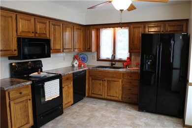 5530 Meadow Sweet Ln, Shawnee, KS 66226 - photo 3