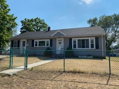 8 Crestwood Cir, Lawrence, MA 01843 - photo 2