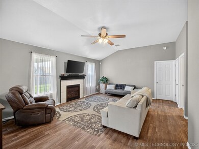 20401 E 42nd Place S, Broken Arrow, OK 74014 - photo 5