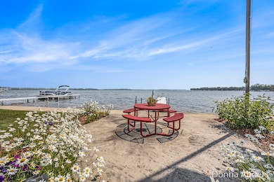 12571 Westwood-76