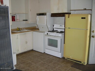 Other unit's refrigerator and wash/dryer