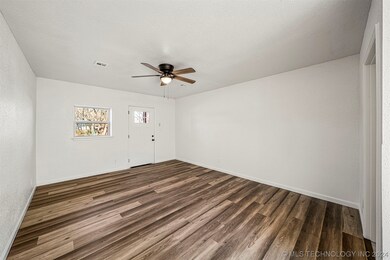 636 S Muskogee Ave, Claremore, OK 74017 - photo 5
