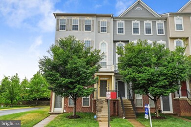 15579 John Diskin Cir, Woodbridge, VA 22191 - photo 3