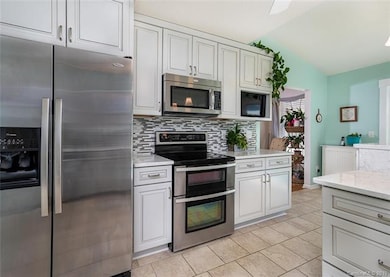 Double oven perfect for preparing large meals, bak