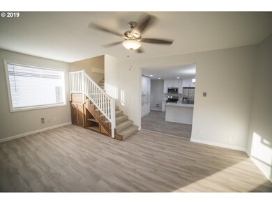 515 W 14th St, the Dalles, OR 97058 - photo 2