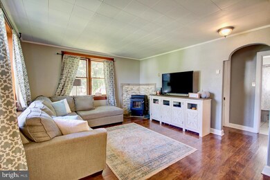 438 Erie Ave, Telford, PA 18969 - photo 5