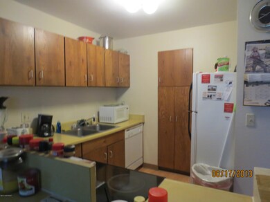 804 Wildrose kitchen 3
