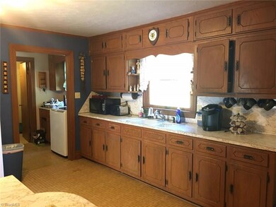 1199 Sheridan Dr, Asheboro, NC 27205 - photo 5