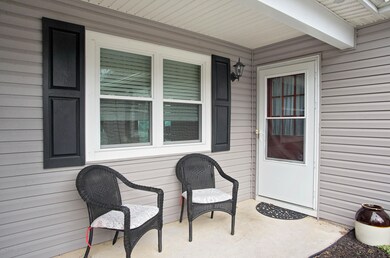 _RMJ4683 front porch