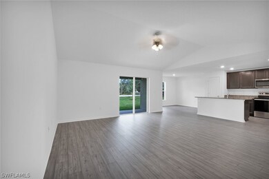 193 Yager Cir, Fort Myers, FL 33913 - photo 3