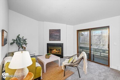 09-Living Room_SLS_-1883
