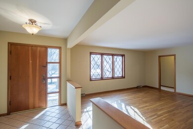 5892 Effingham Rd, Columbus, OH 43213 - photo 4