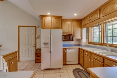 18236 US12 Edwardsburg MI-large-008-16-T