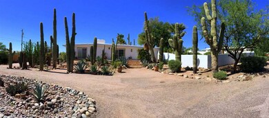 Panoramic of Front Yard