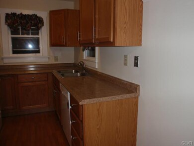 4121 Lehigh St, Whitehall, PA 18052 - photo 7