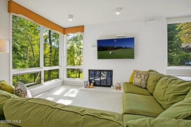 2960 Manns Ranch Rd-001-016-Living Room-