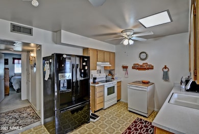 10848 W Santa fe Dr, Sun City, AZ 85351 - photo 4