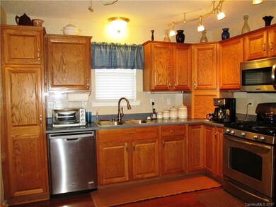 31 Gray Wolf Ln, Hendersonville, NC 28792 - photo 7