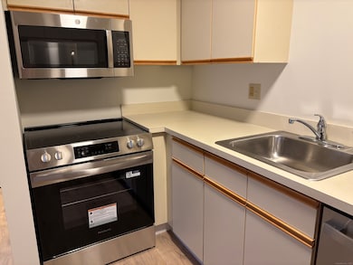 Longview Village Condominiums unit 34, Waterford, CT 06385 - photo 7