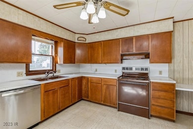 1003 S 5th Ave E, Newton, IA 50208 - photo 7
