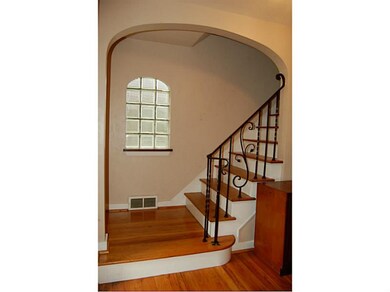 Entry/Foyer. *SIDE STAIRCASE*