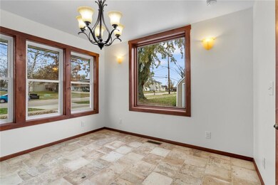 2001 Lauren Dr SW, Cedar Rapids, IA 52404 - photo 7