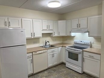 8 Nahant Place unit 301, Lynn, MA 01902 - photo 2