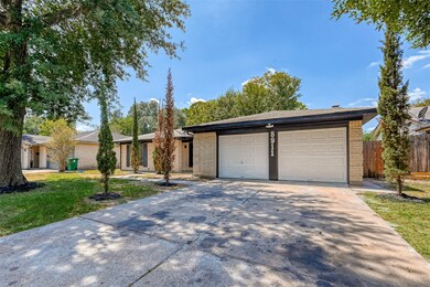 8911 Sunnywood Dr, Houston, TX 77088 - photo 3
